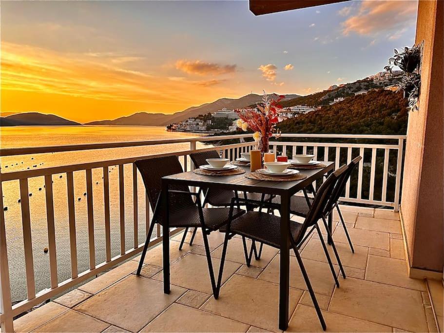 Beautiful Fully Renovated Apartment By The Sea, Large Balcony With Enchanting Views Neum Eksteriør billede
