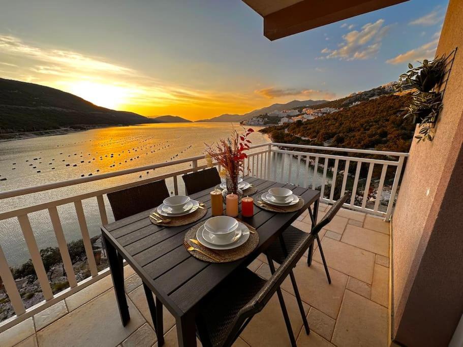 Beautiful Fully Renovated Apartment By The Sea, Large Balcony With Enchanting Views Neum Eksteriør billede