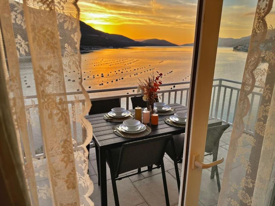 Beautiful Fully Renovated Apartment By The Sea, Large Balcony With Enchanting Views Neum Eksteriør billede