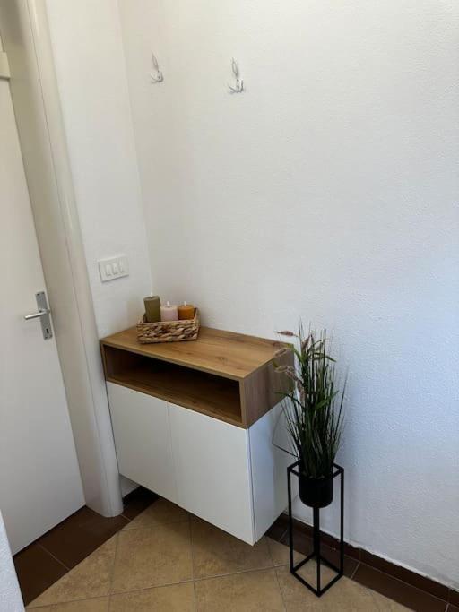 Beautiful Fully Renovated Apartment By The Sea, Large Balcony With Enchanting Views Neum Eksteriør billede